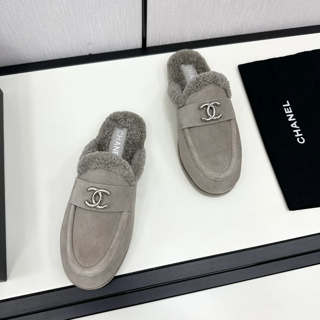 👟👟Ex-factory price 600👟👟Chanel 24K new furry loafers and Teddy furry shoes for autumn and winter. Very comfortable. Maillard brown is still very suitable for autumn and winter~ Suede upper, fur lining integrated, leather outsole Size: 35-39, other sizes are customized